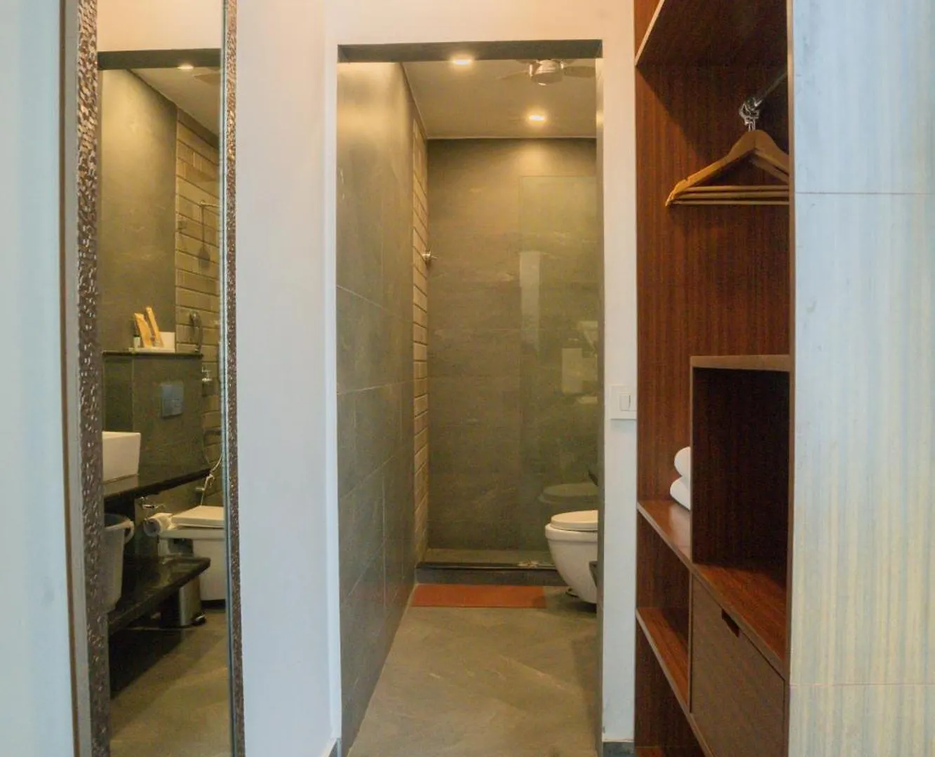 Ahuja Residency Dlf Phase 2 Hotel Gurgaon 4*,  India