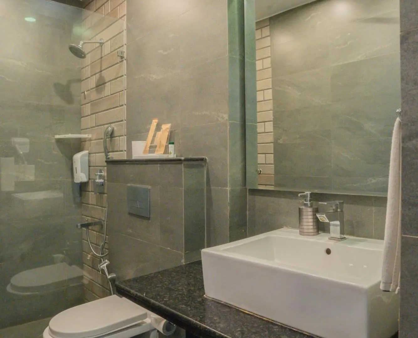 Ahuja Residency Dlf Phase 2 Hotel Gurgaon