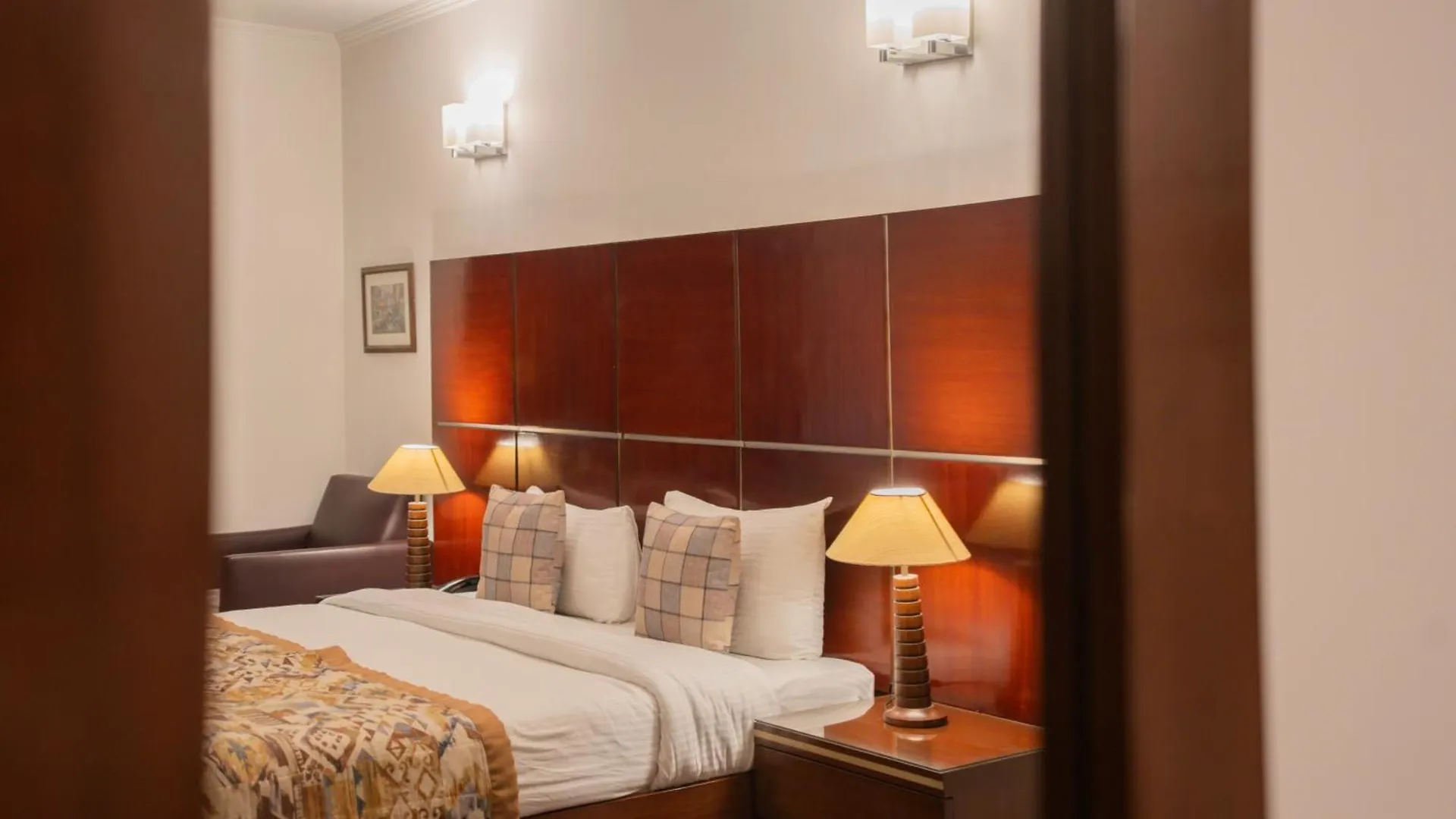 Ahuja Residency Dlf Phase 2 Hotel Gurgaon