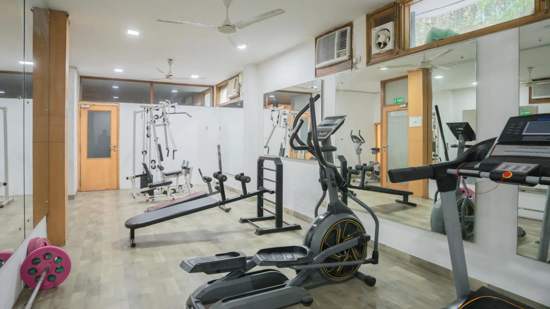 Ahuja Residency Dlf Phase 2 Hotel Gurgaon India