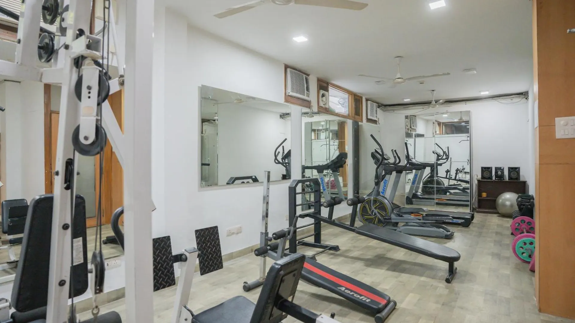 Ahuja Residency Dlf Phase 2 Hotel Gurgaon 4*,  India