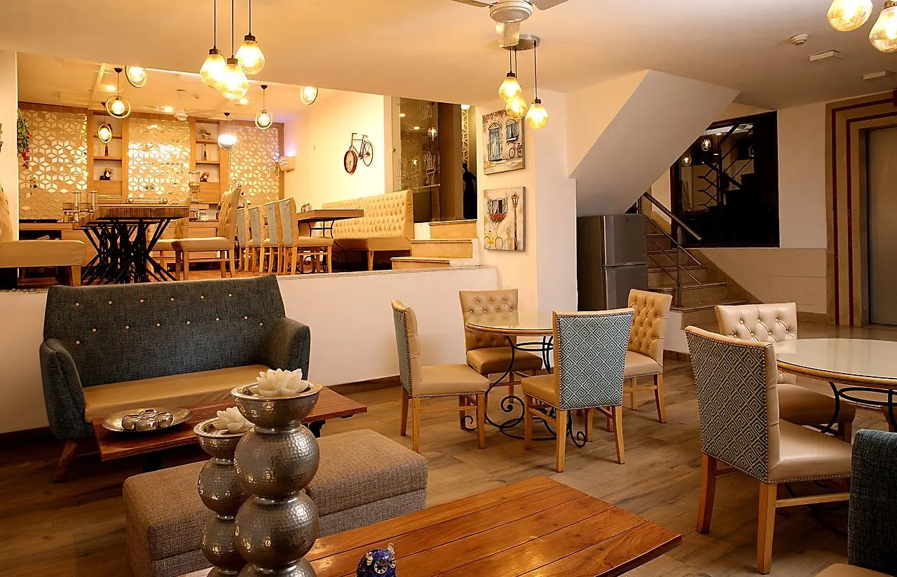 Ahuja Residency Dlf Phase 2 Hotel Gurgaon
