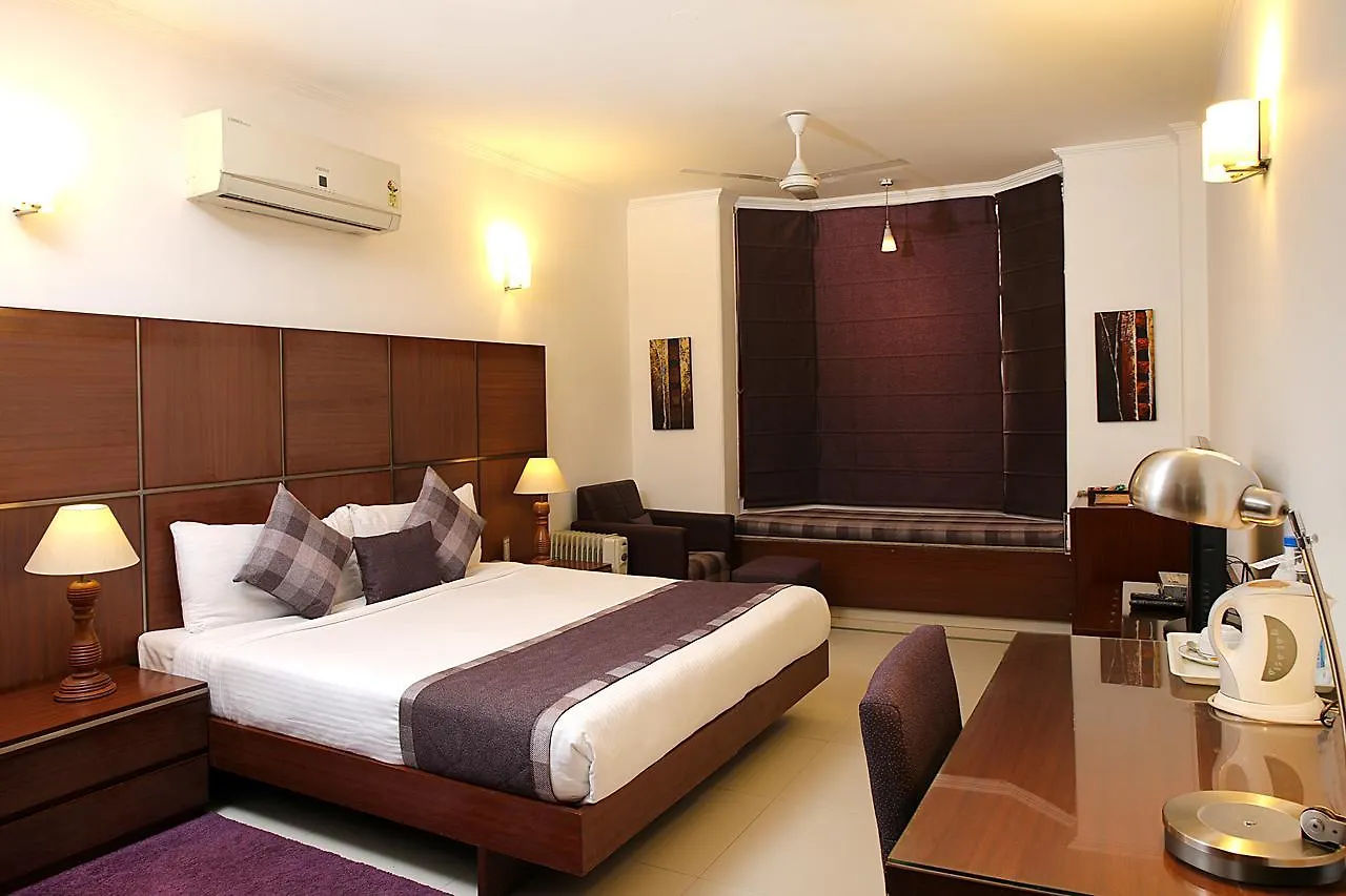 Ahuja Residency Dlf Phase 2 Hotel Gurgaon 4*,